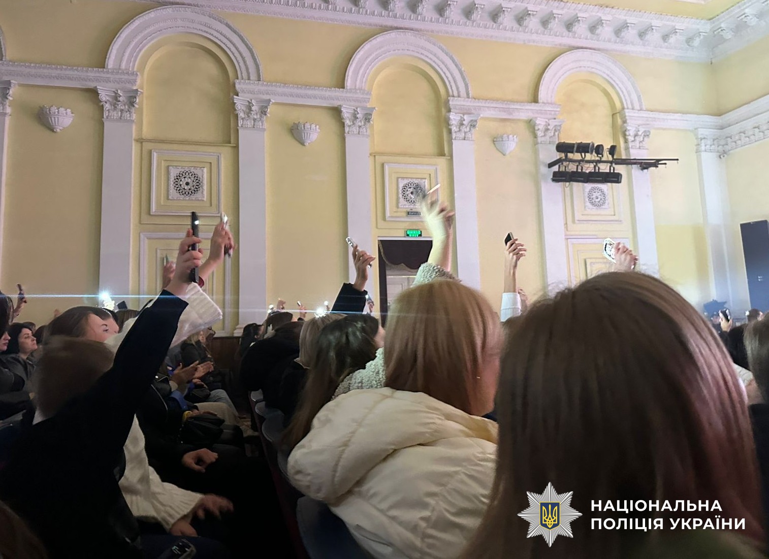 глядачі в залі