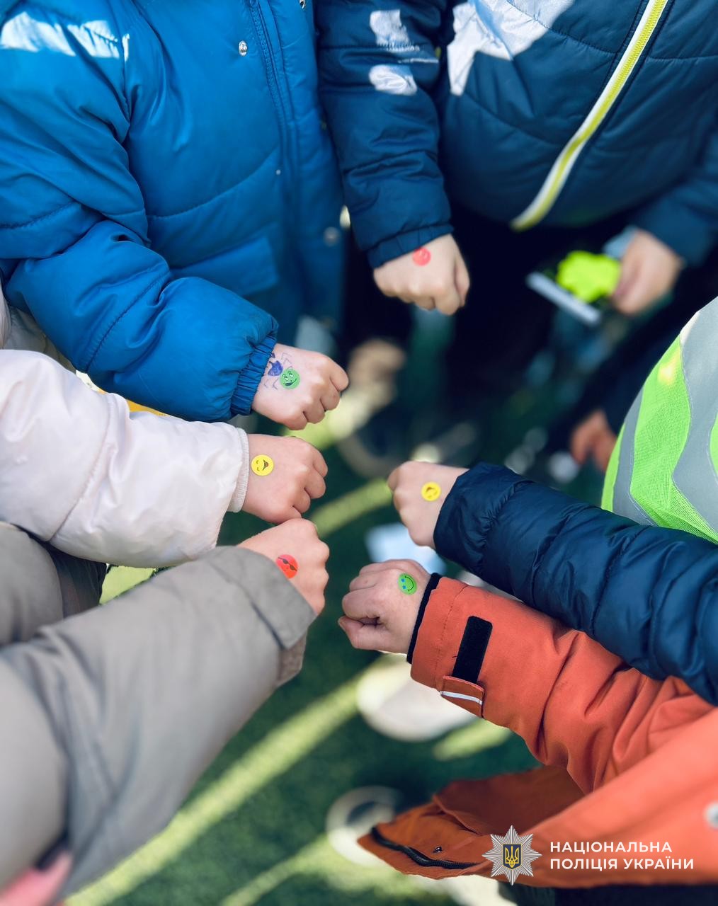 Інспектори служби освітньої безпеки поліції Закарпаття навчають дітей безпеці дорожнього руху