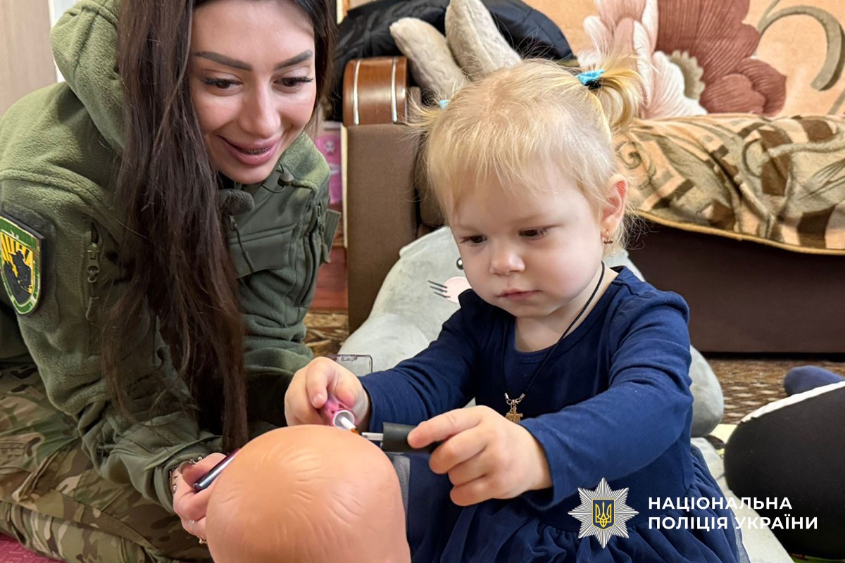 Поліцейські Донеччини підтримали дітей загиблих колег