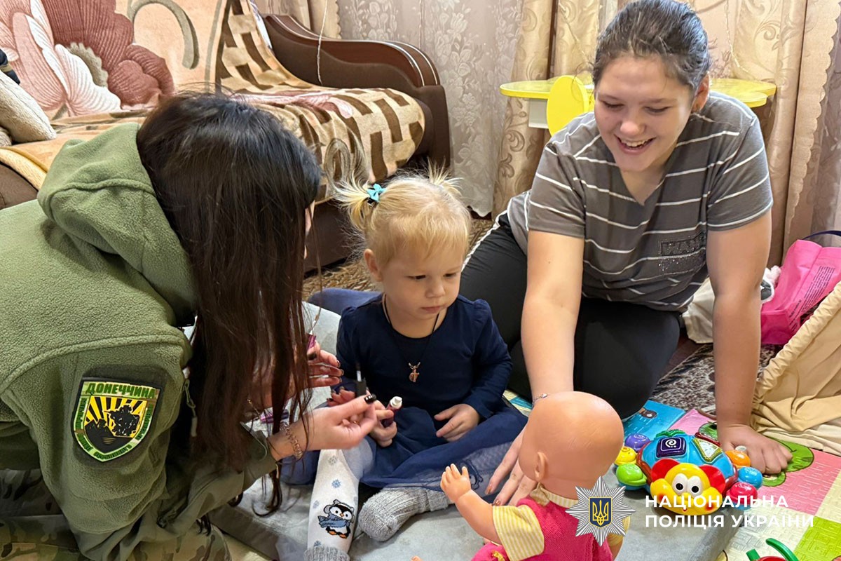 Поліцейські Донеччини підтримали дітей загиблих колег