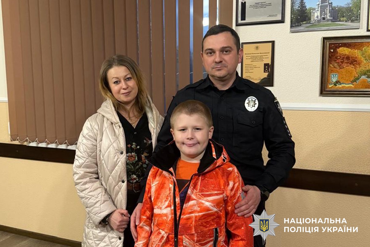 Віталій Ярмолюк із сином загиблого колеги