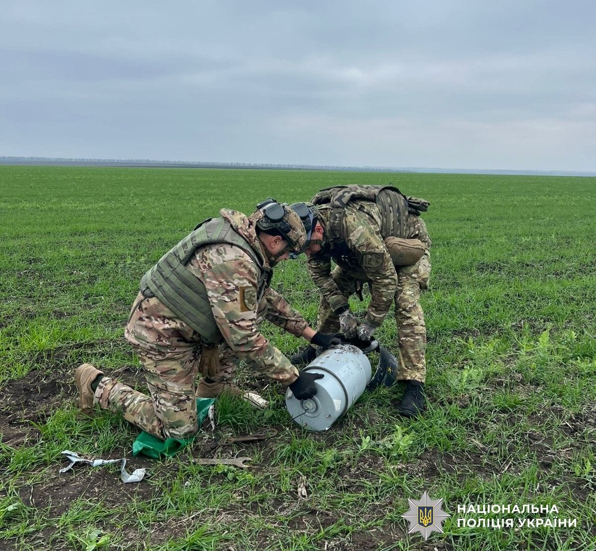 вибухотехніки працюють