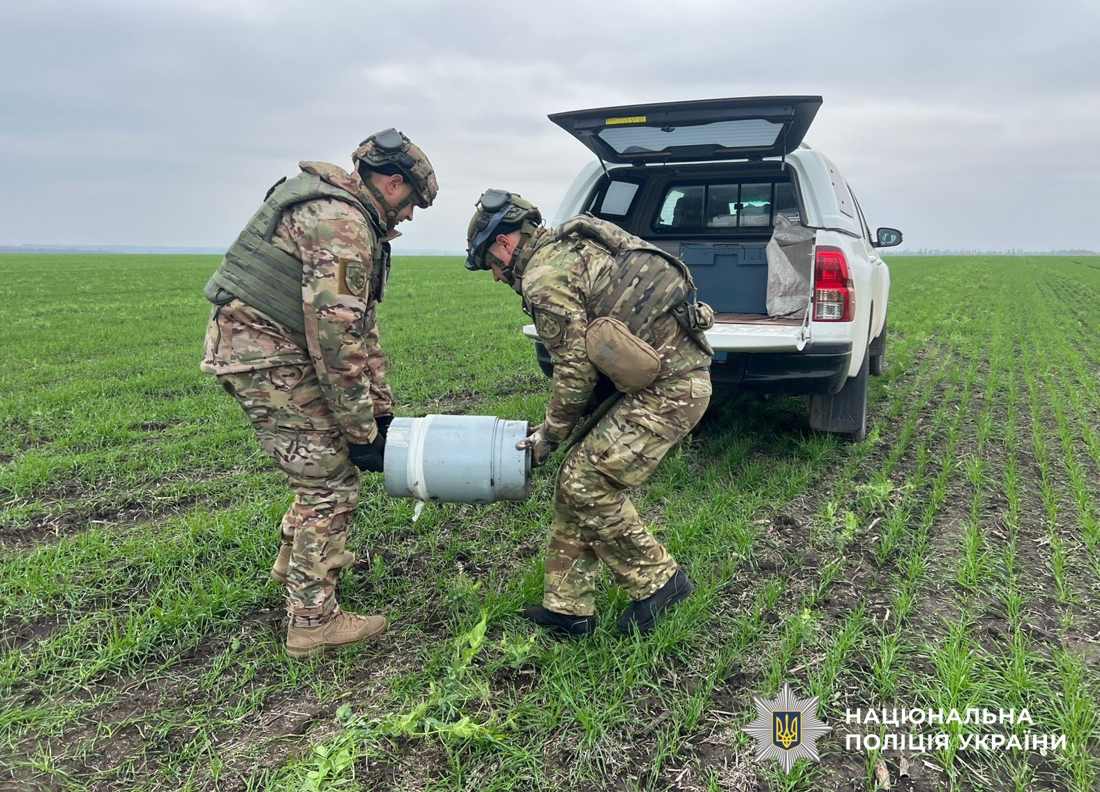 вибухотехніки працюють