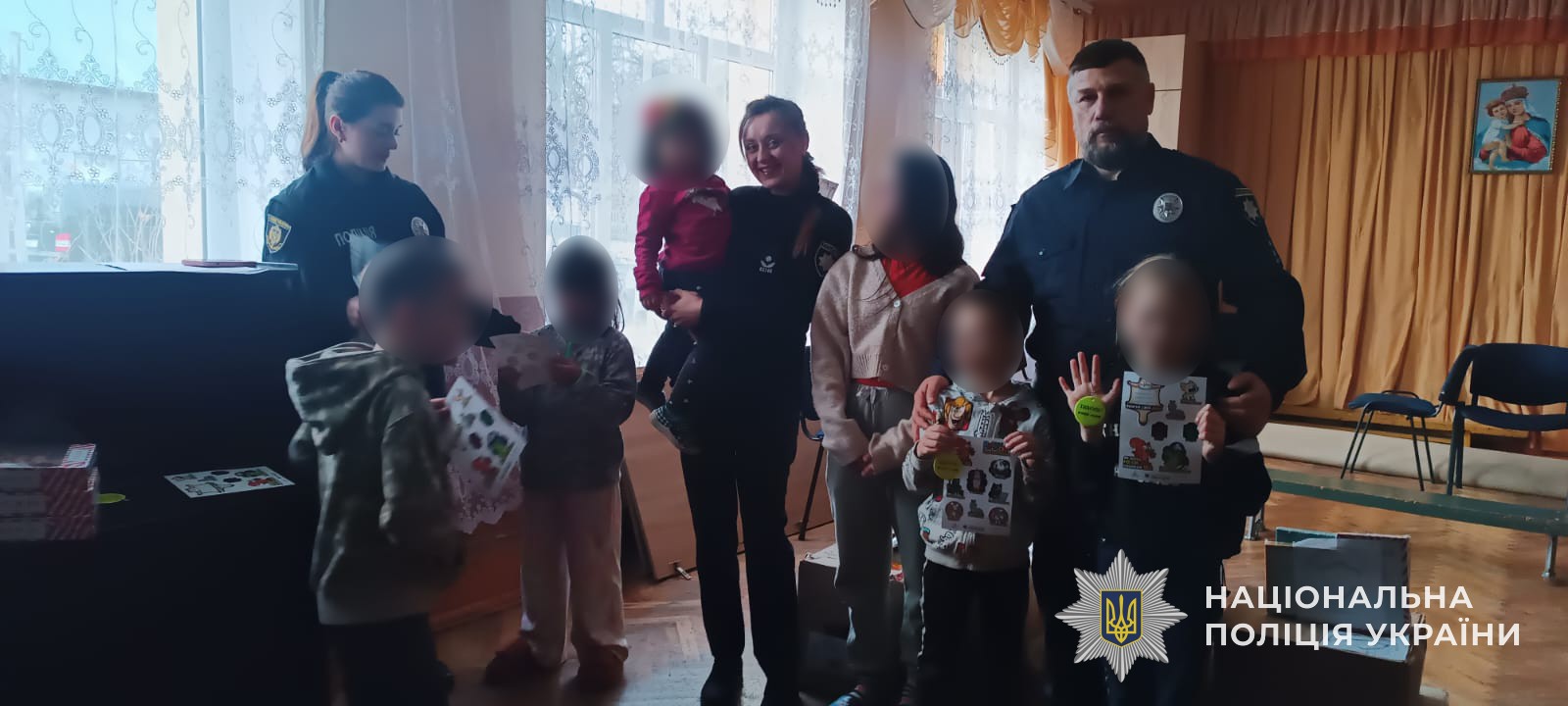 Ділися світлом: поліцейські Львівщини відвідали малечу з Буського дитячого будинку