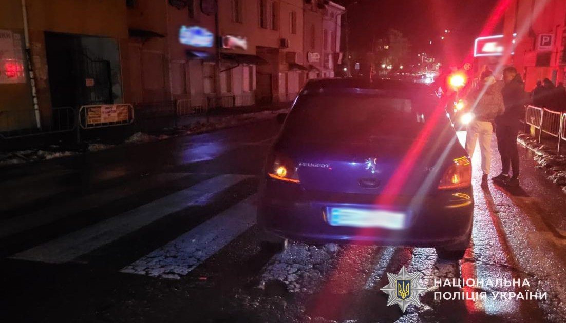 Поліція Львівщини закликає пішоходів неухильно дотримуватись Правил дорожнього руху, бути уважними та обережними, переходити дорогу лише пішохідними переходами та на зелене світло, в темну пору доби та в умовах недостатньої видимості використовувати світлоповертальні елементи, а водіїв – не перевищувати дозволеної швидкості, відмовитися від ризикованих маневрів та бути уважними, під’їжджаючи до перехресть і пішохідних переходів. Бережіть життя та здоров’я!