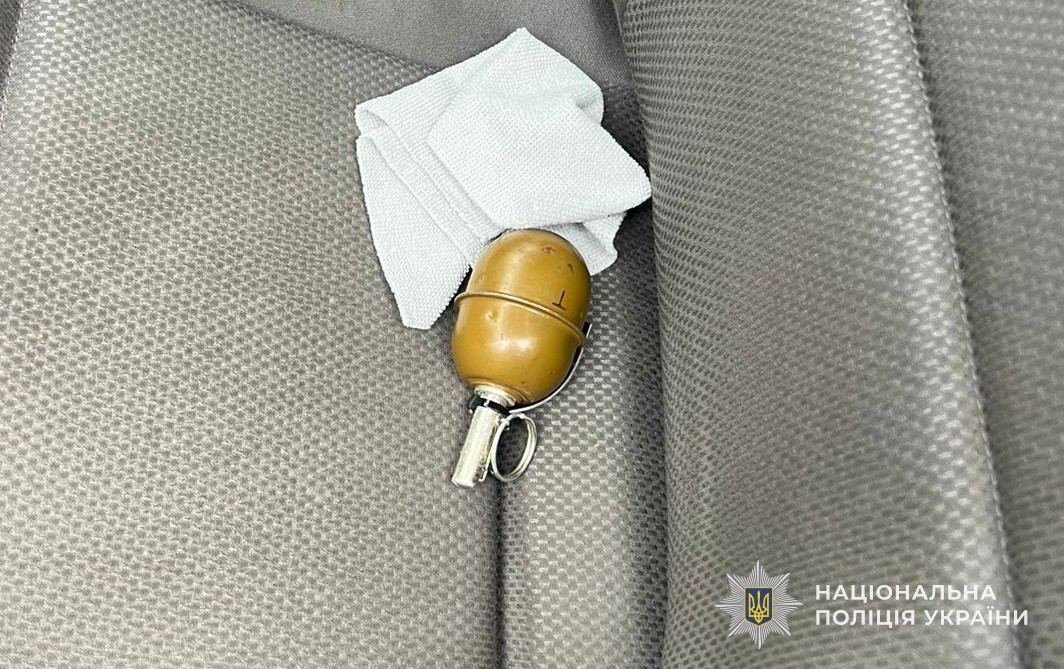 Поліцейські Львівщини викрили зловмисника, підозрюваного у торгівлі зброєю