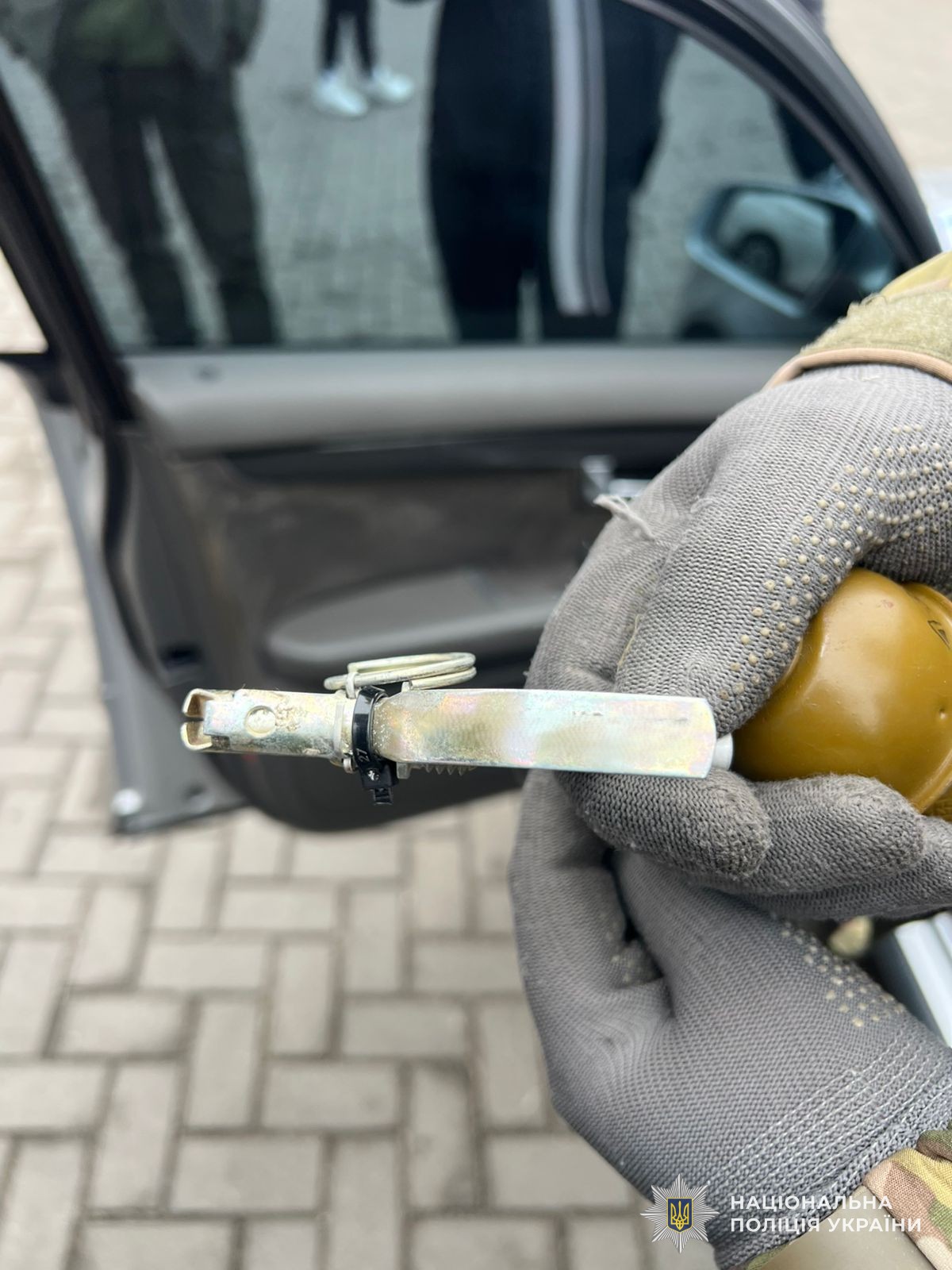 Поліцейські Львівщини викрили зловмисника, підозрюваного у торгівлі зброєю