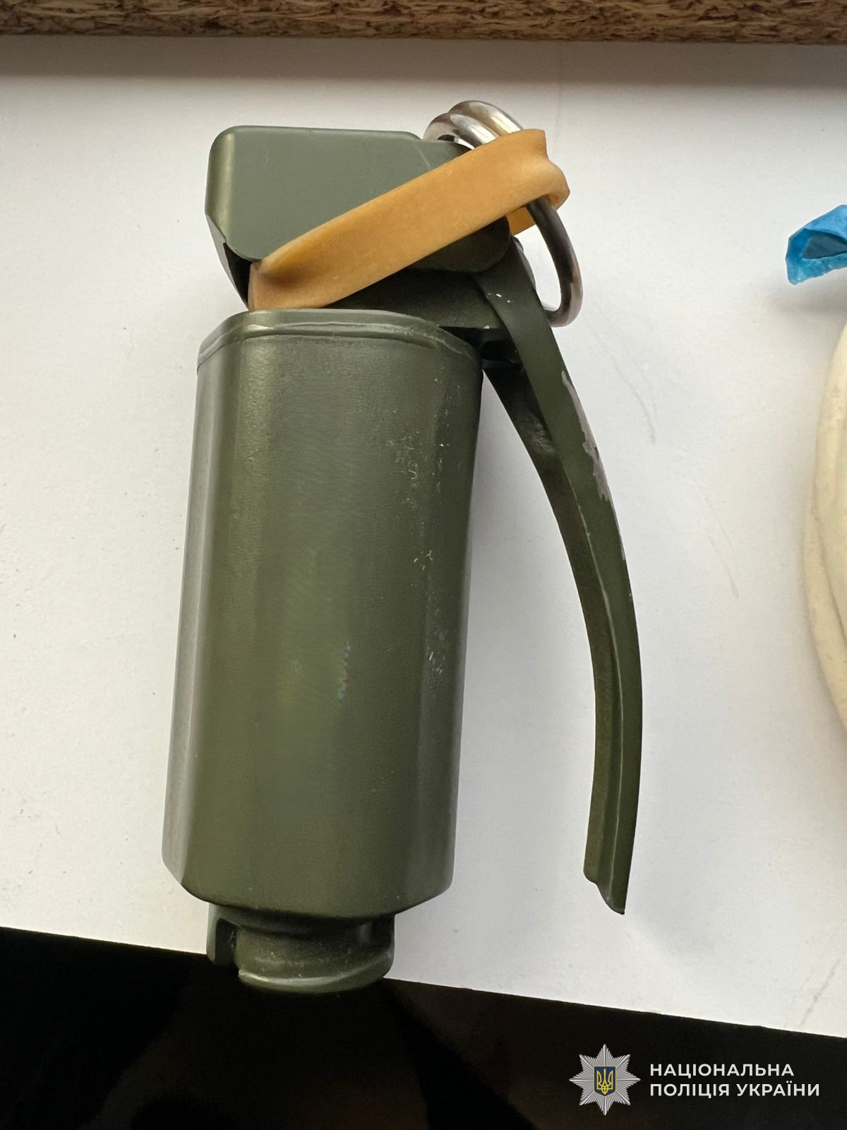 Поліцейські Львівщини викрили зловмисника, підозрюваного у торгівлі зброєю