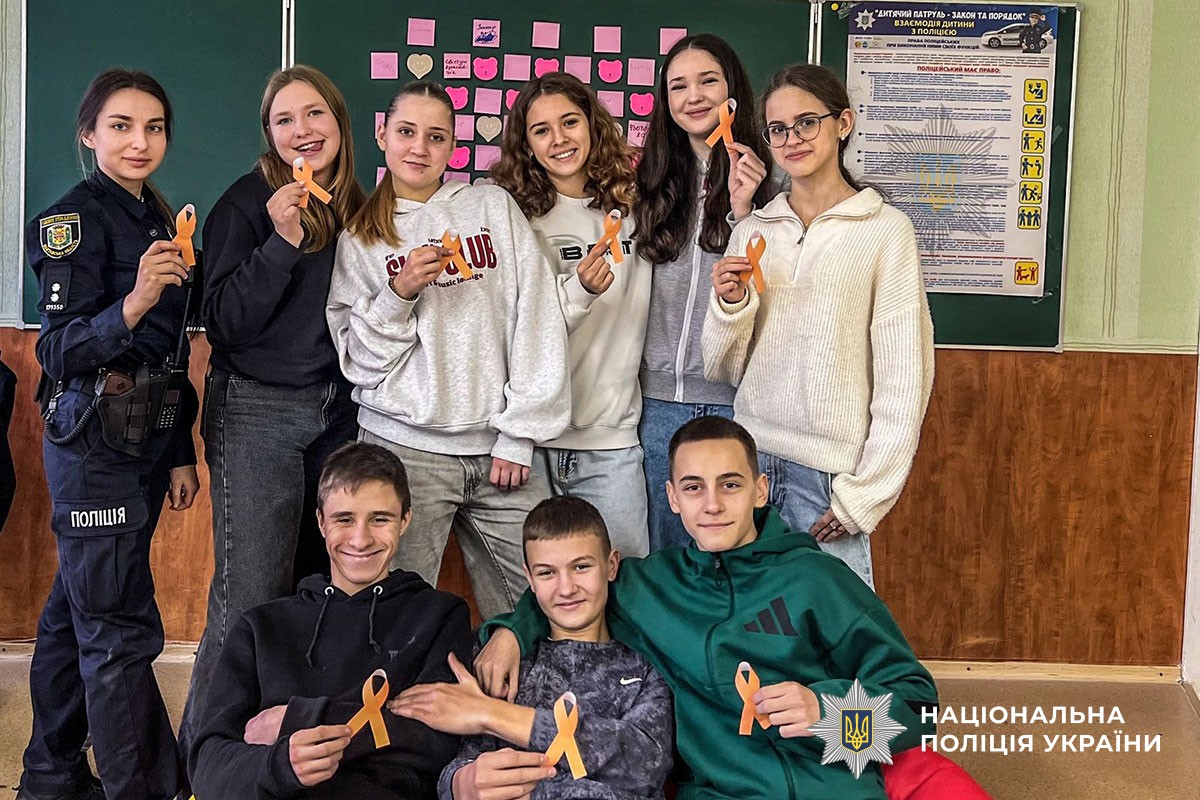 Поліцейські проводять уроки для дітей з протидії насильства