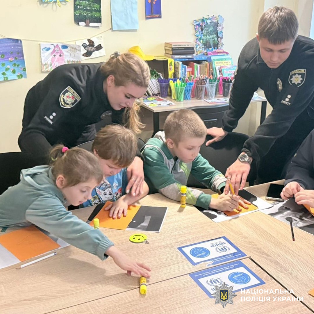 Флешмоб «Помаранчева долонька проти насильства»