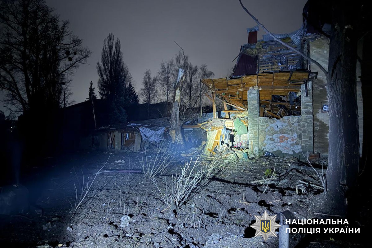 Зруйнований будинок