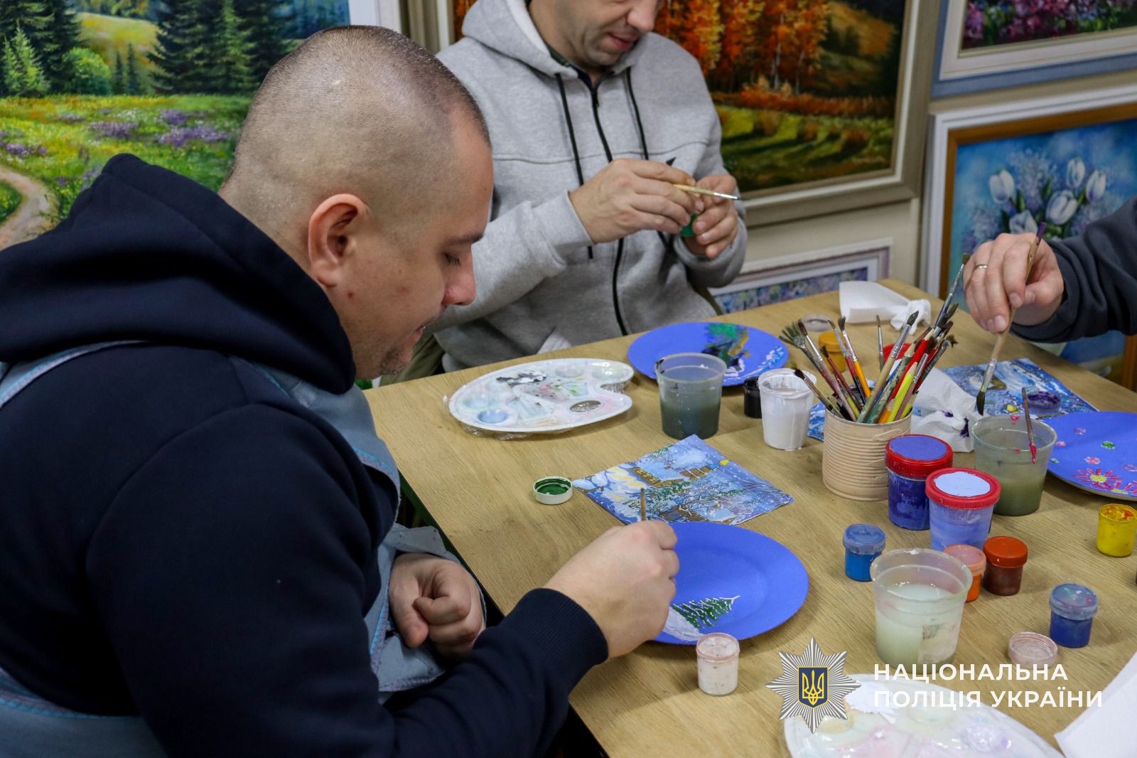 Співробітники ГУНП в Закарпатській області разом з ветеранами в Художній майстерні у місті Свалява