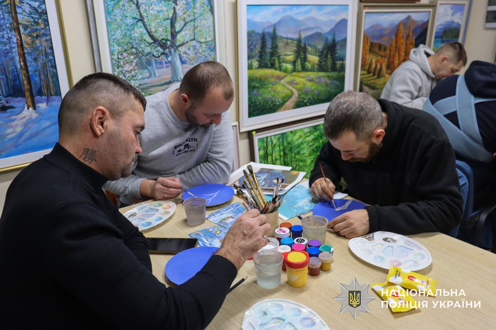 Співробітники ГУНП в Закарпатській області разом з ветеранами в Художній майстерні у місті Свалява