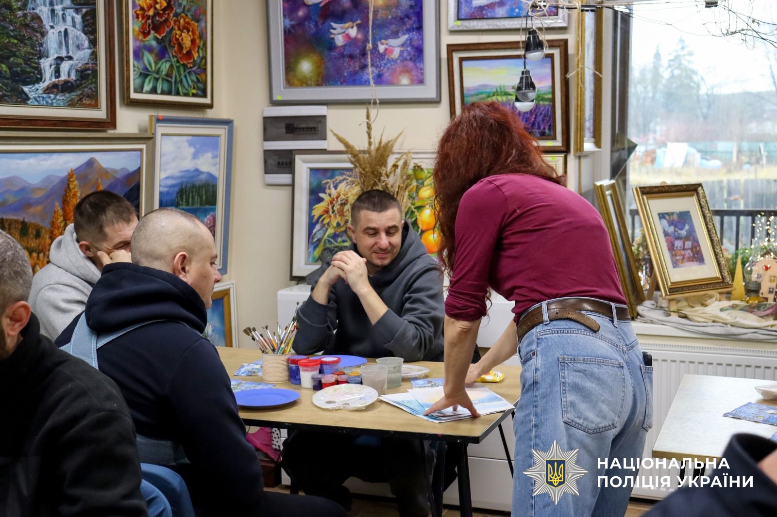 Співробітники ГУНП в Закарпатській області разом з ветеранами в Художній майстерні у місті Свалява