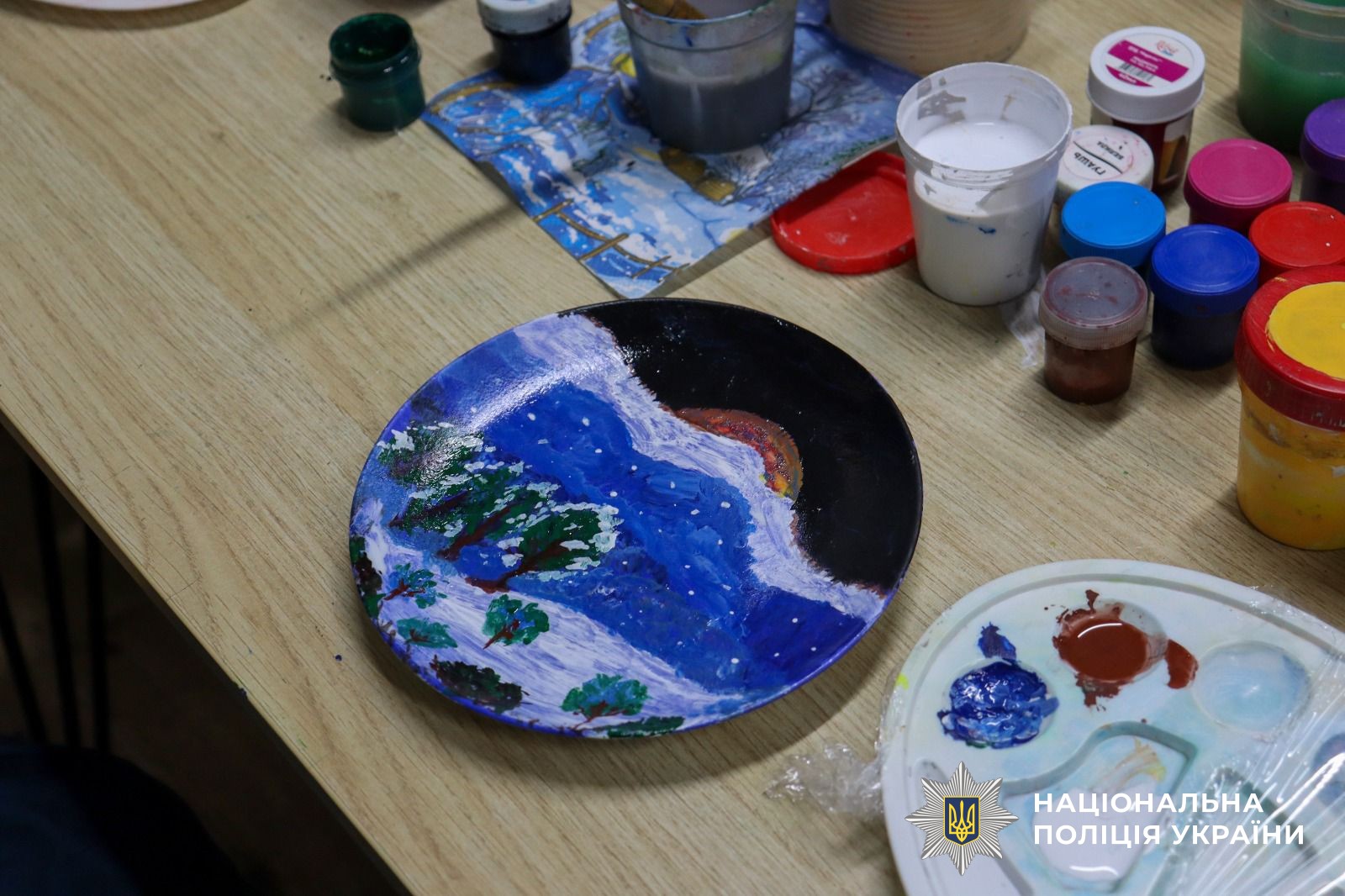 Співробітники ГУНП в Закарпатській області разом з ветеранами в Художній майстерні у місті Свалява