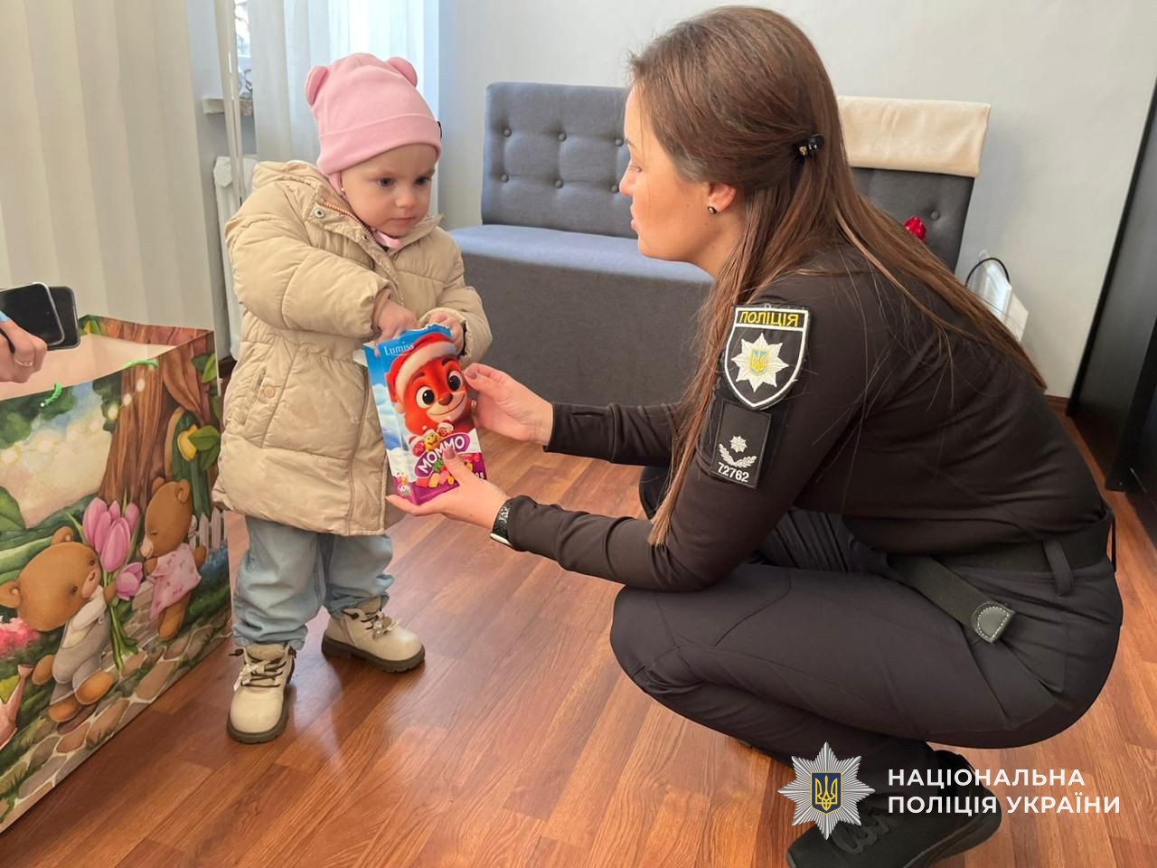 Поліцейські Закарпаття у День Святого Миколая навідали сім’ї бійців Стрілецького батальйону
