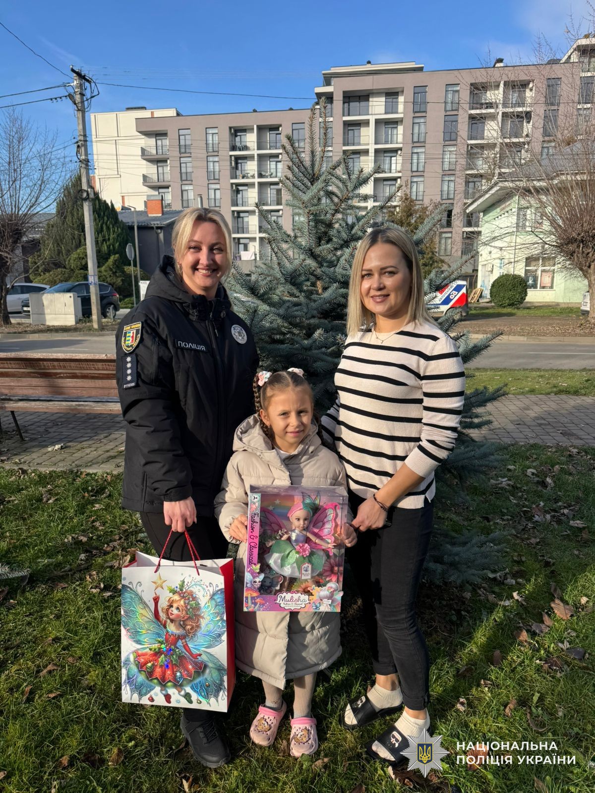 Поліцейські Закарпаття у День Святого Миколая навідали сім’ї бійців Стрілецького батальйону