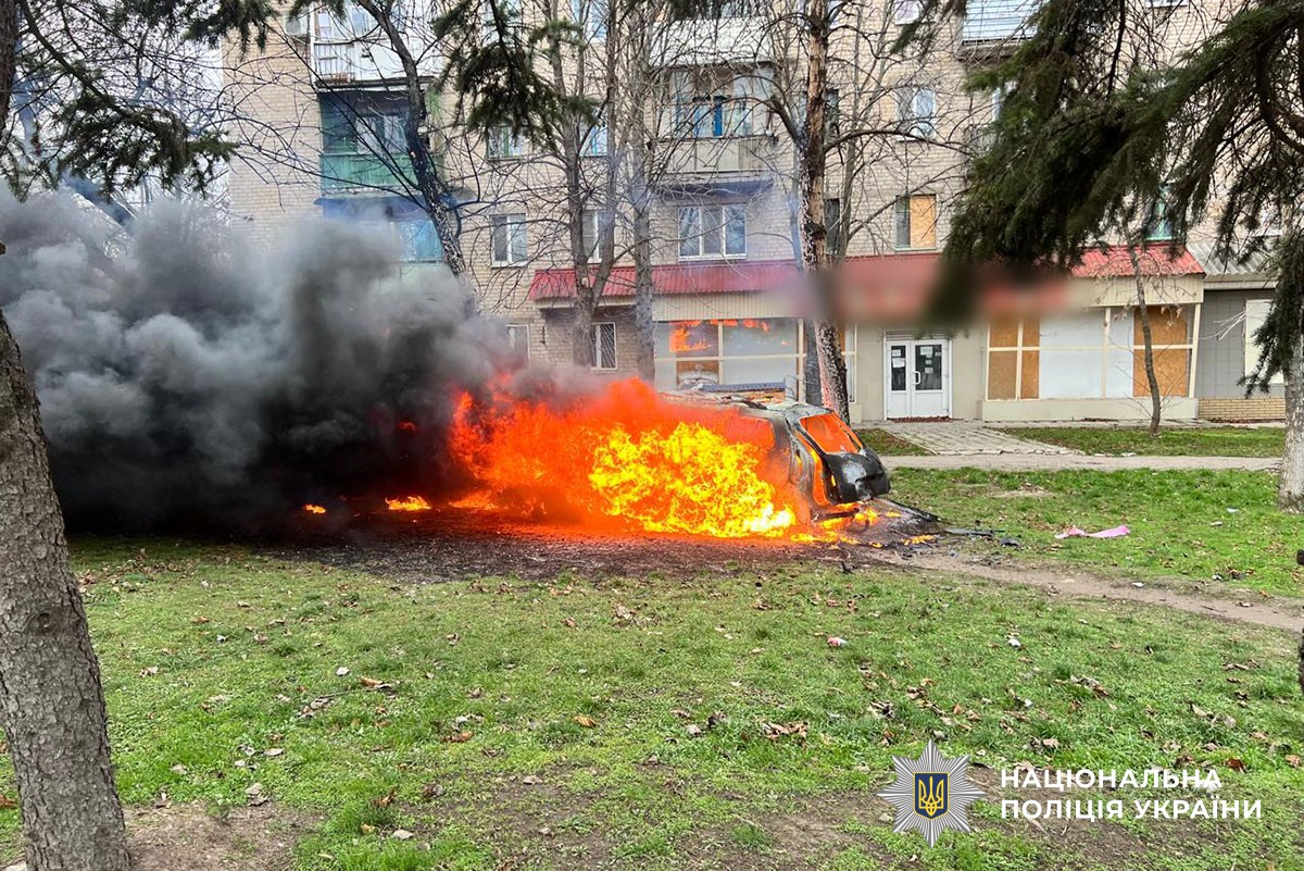 Горить автомобіль