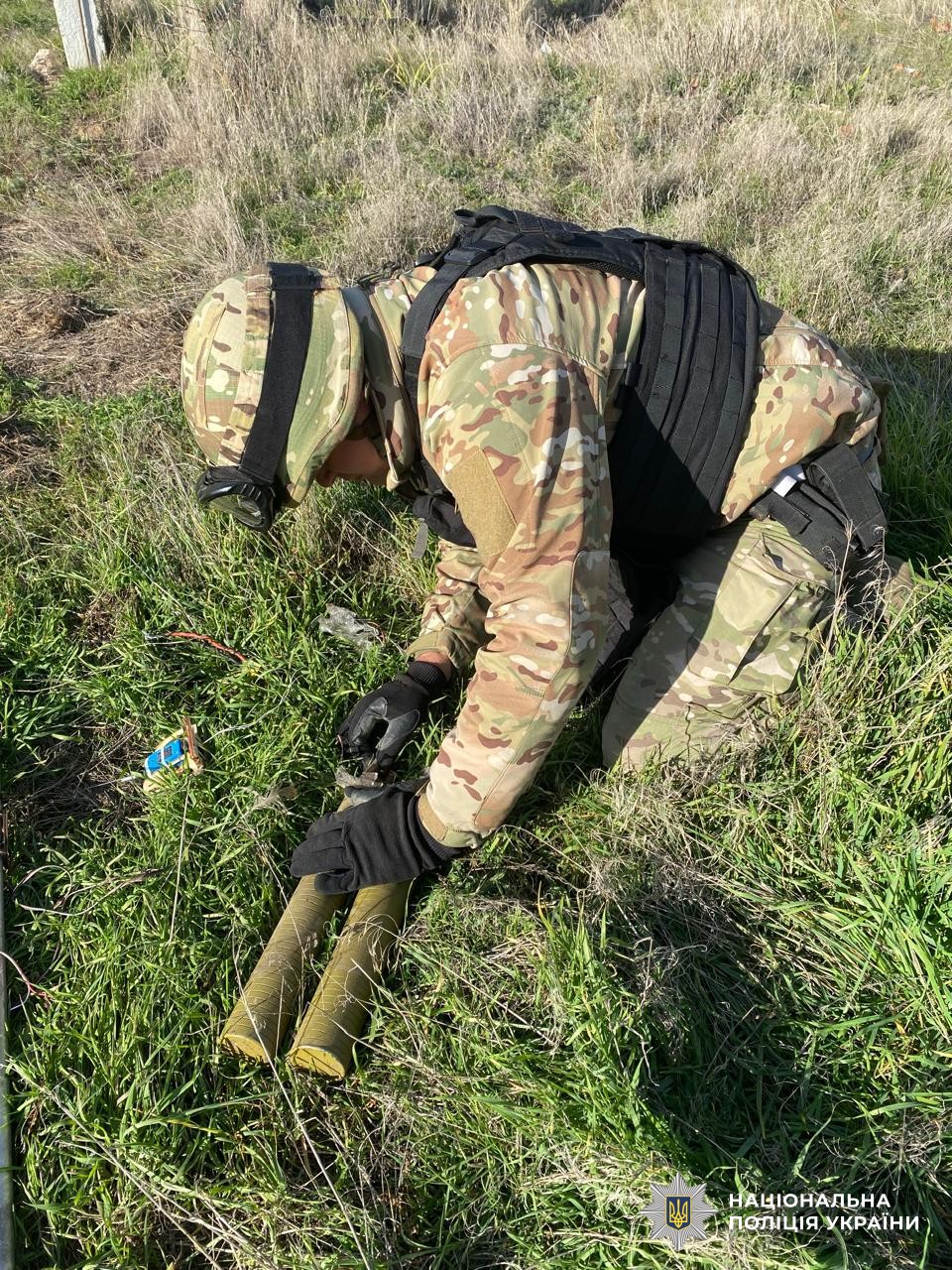 Вибухотехнік працює