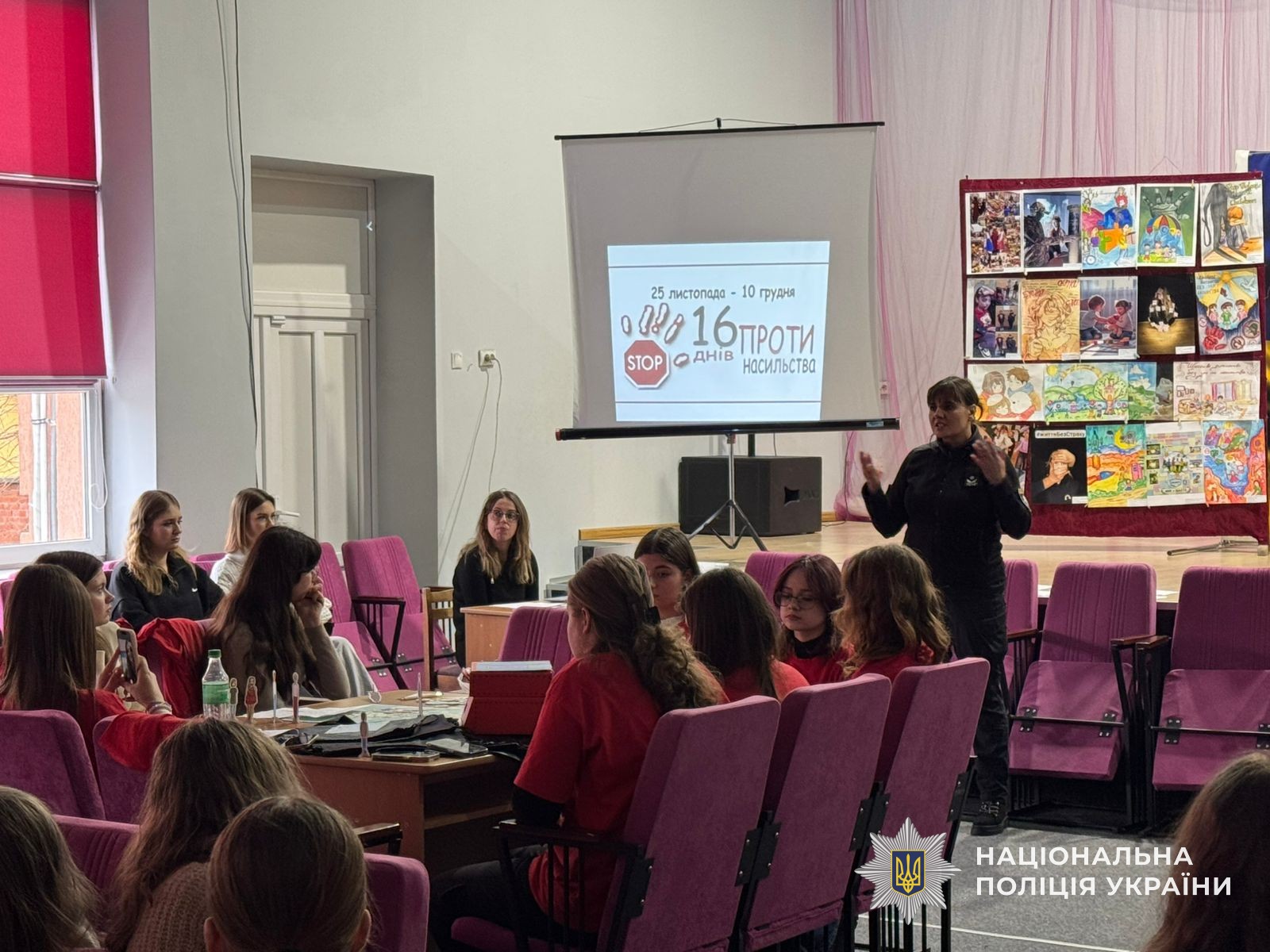 Поліцейська проводить профілактичну акцію в Мукачеві