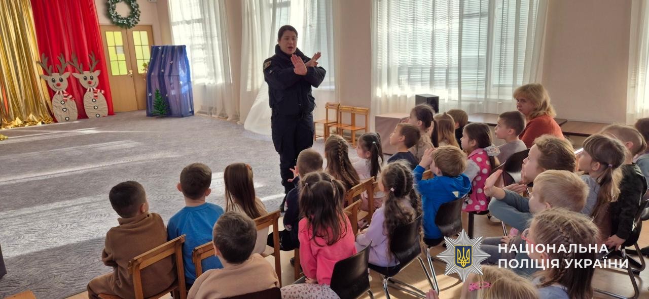 Тетяна Варга під час профілактичних заходів із дошкільнятами Ужгорода