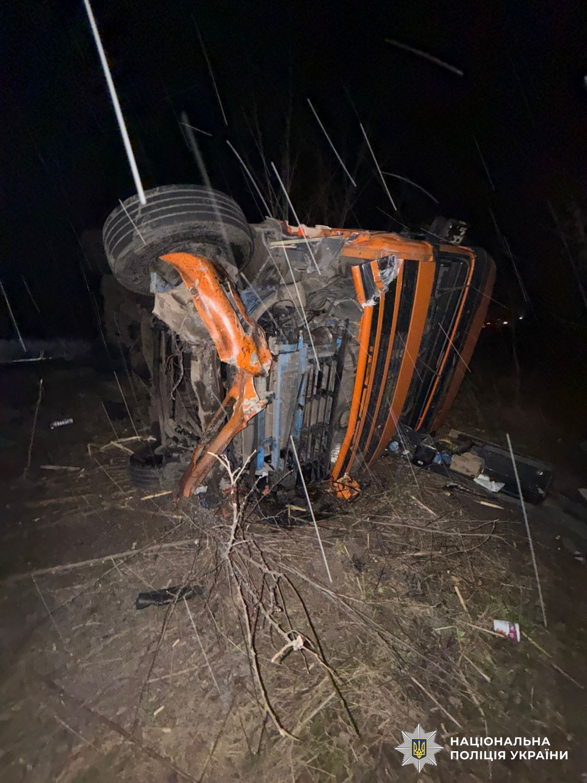 Понівечений автомобіль на місці ДТП