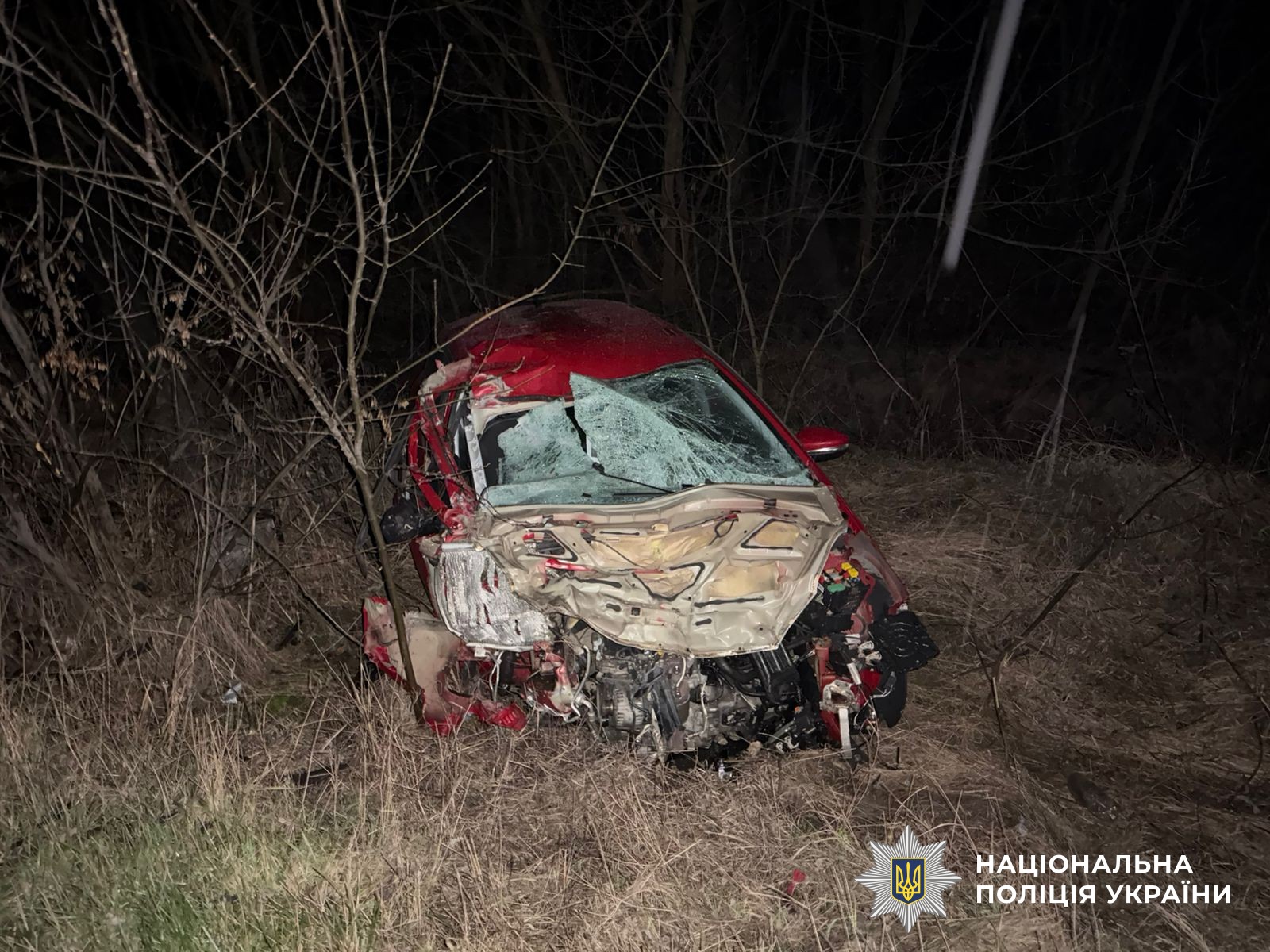 Понівечений автомобіль на місці ДТП