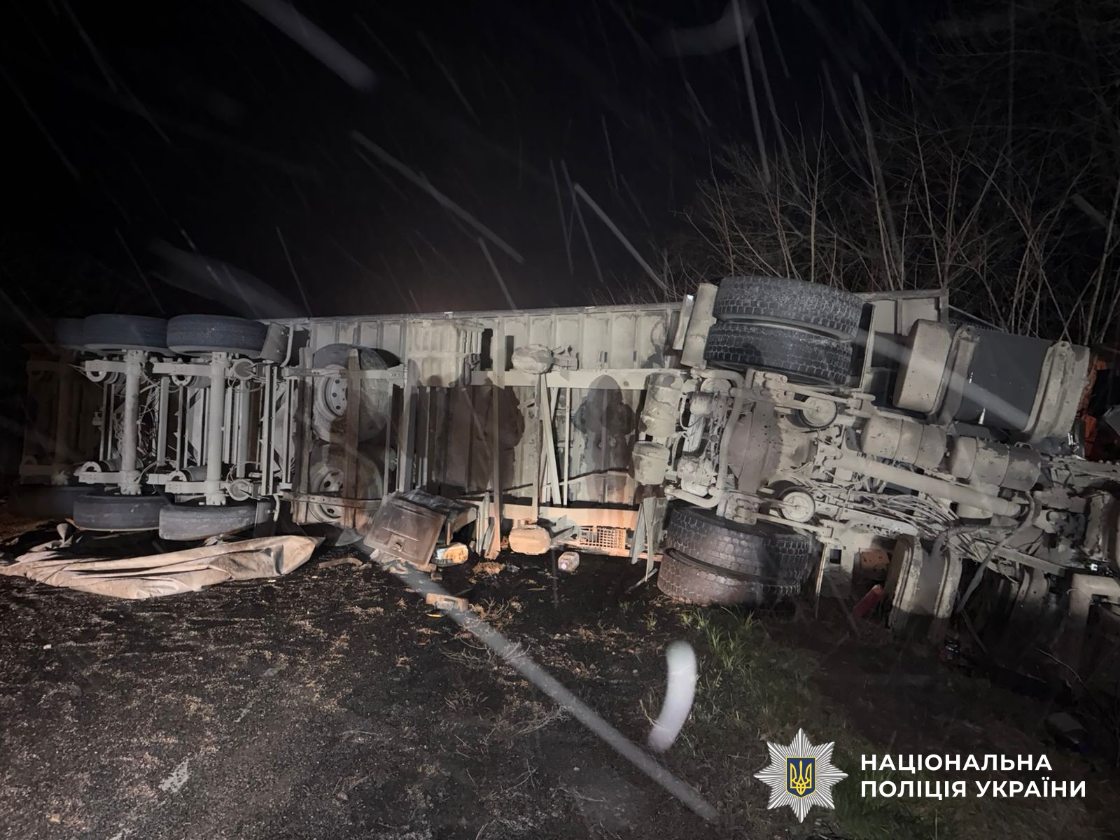 Понівечений автомобіль на місці ДТП