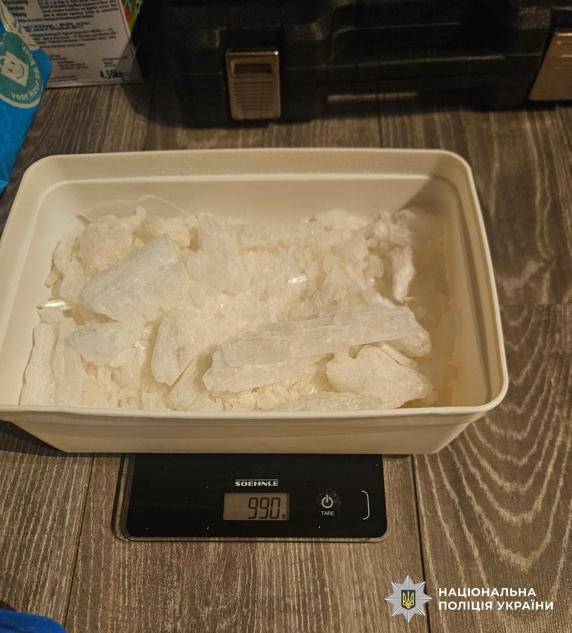 Зважвання ще частини вилучених наркотиків — 990 грамів