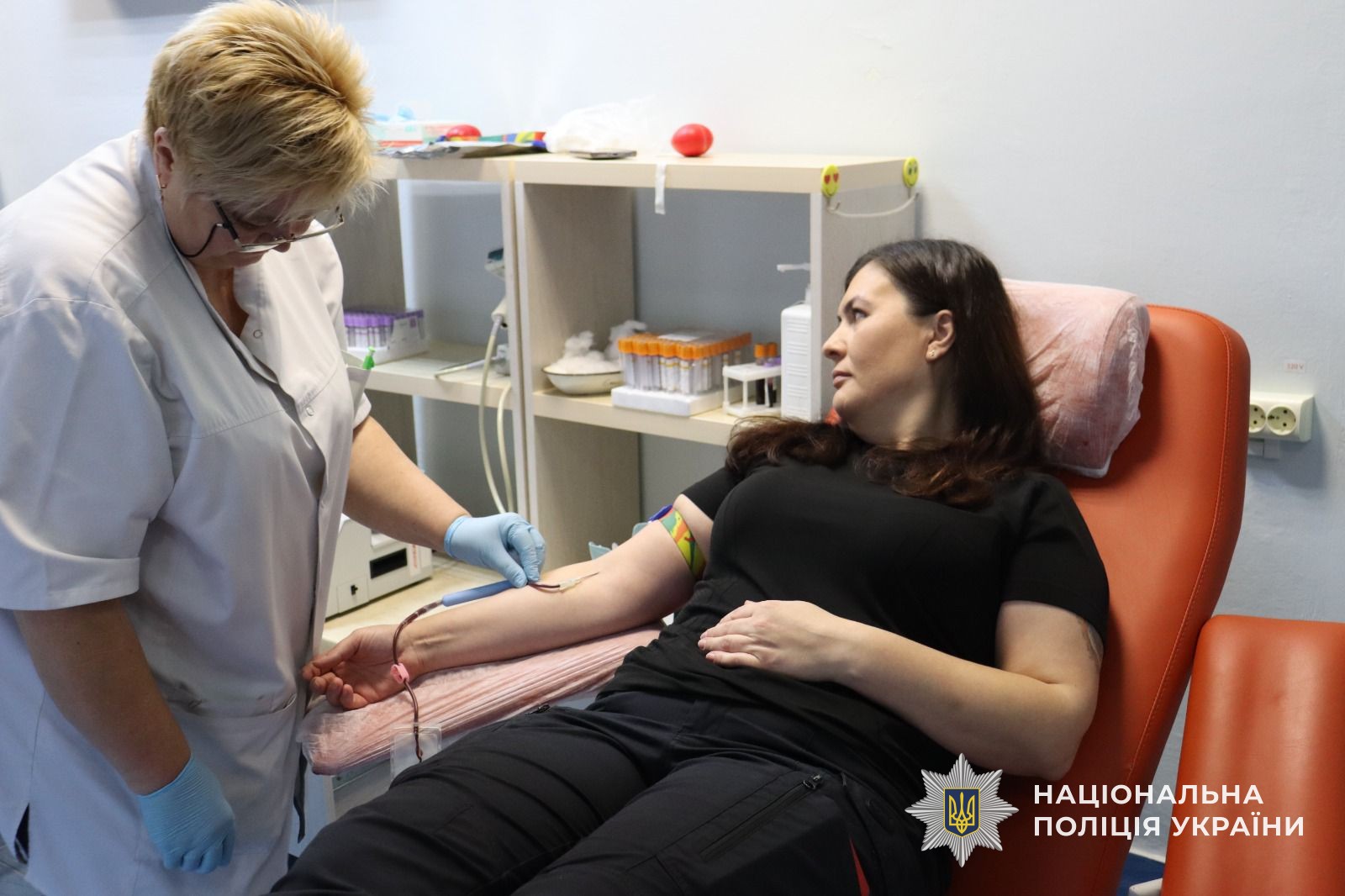 Поліцейська Закарпаття долучилася до благодійної акції з донорства крові