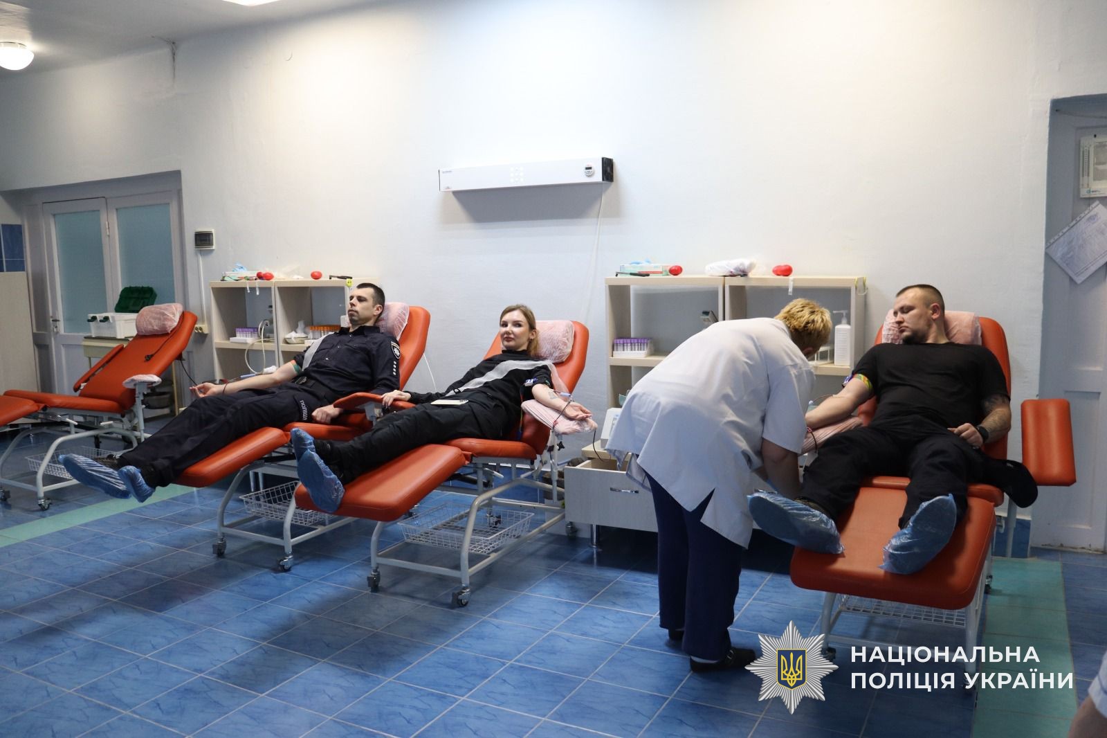Поліцейські Закарпаття долучилися до благодійної акції з донорства крові
