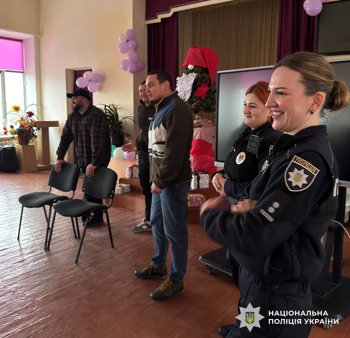 ветерани війни та поліцейські проводять заняття