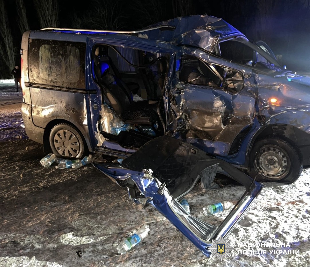 Пошкоджений автомобіль на місці ДТП