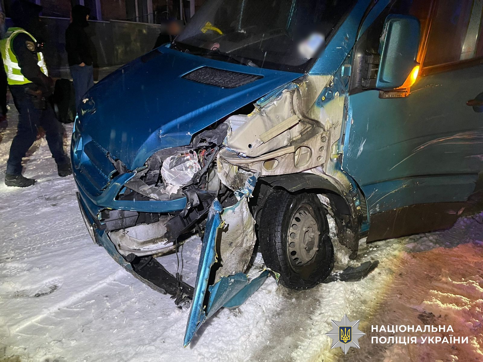 Пошкоджений автомобіль на місці ДТП