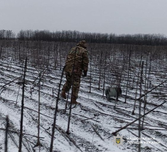 Вибухотехнік працює