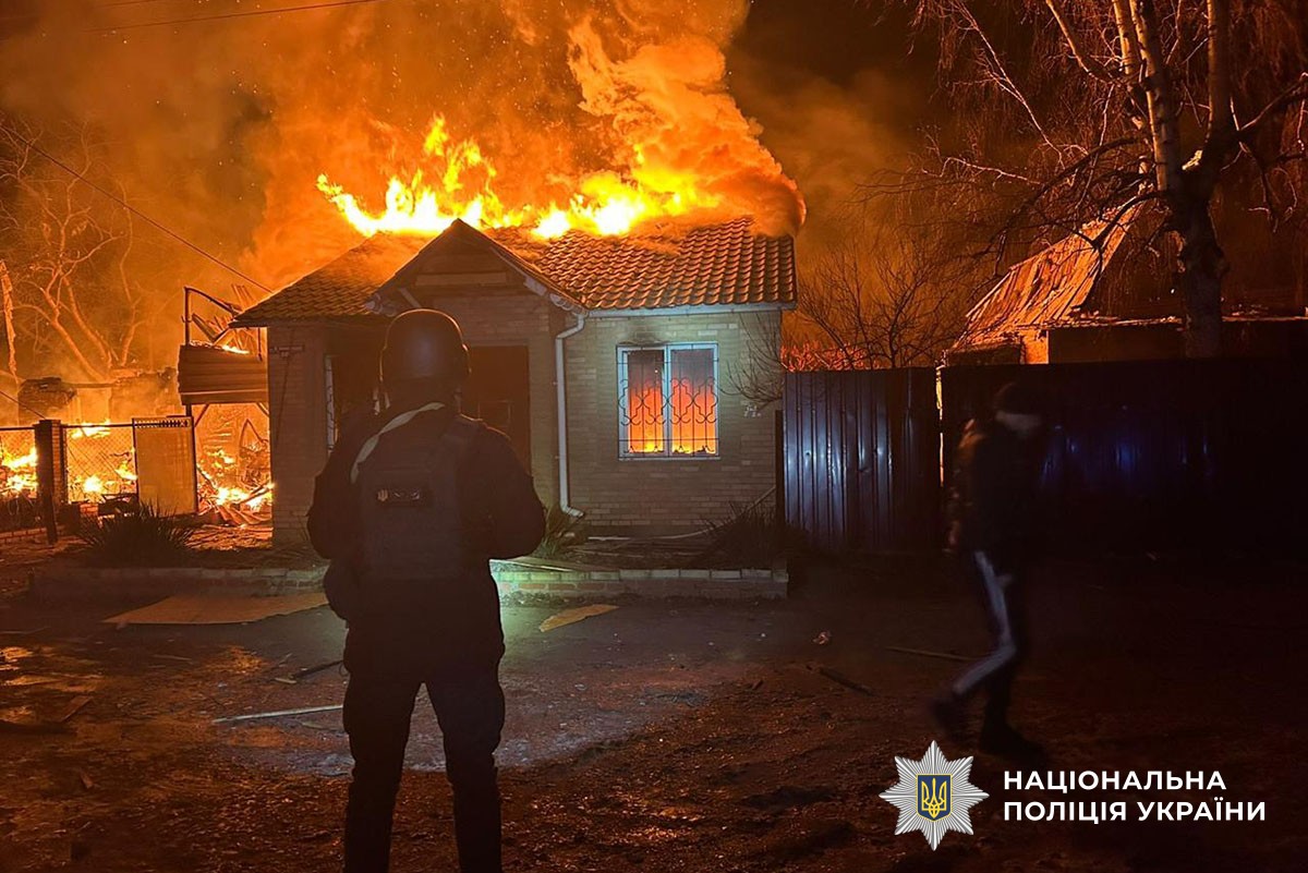 Горить будівля