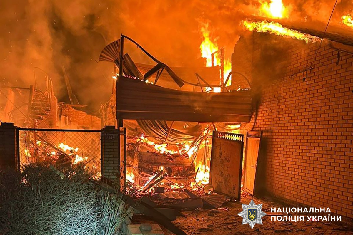 Горить будинок