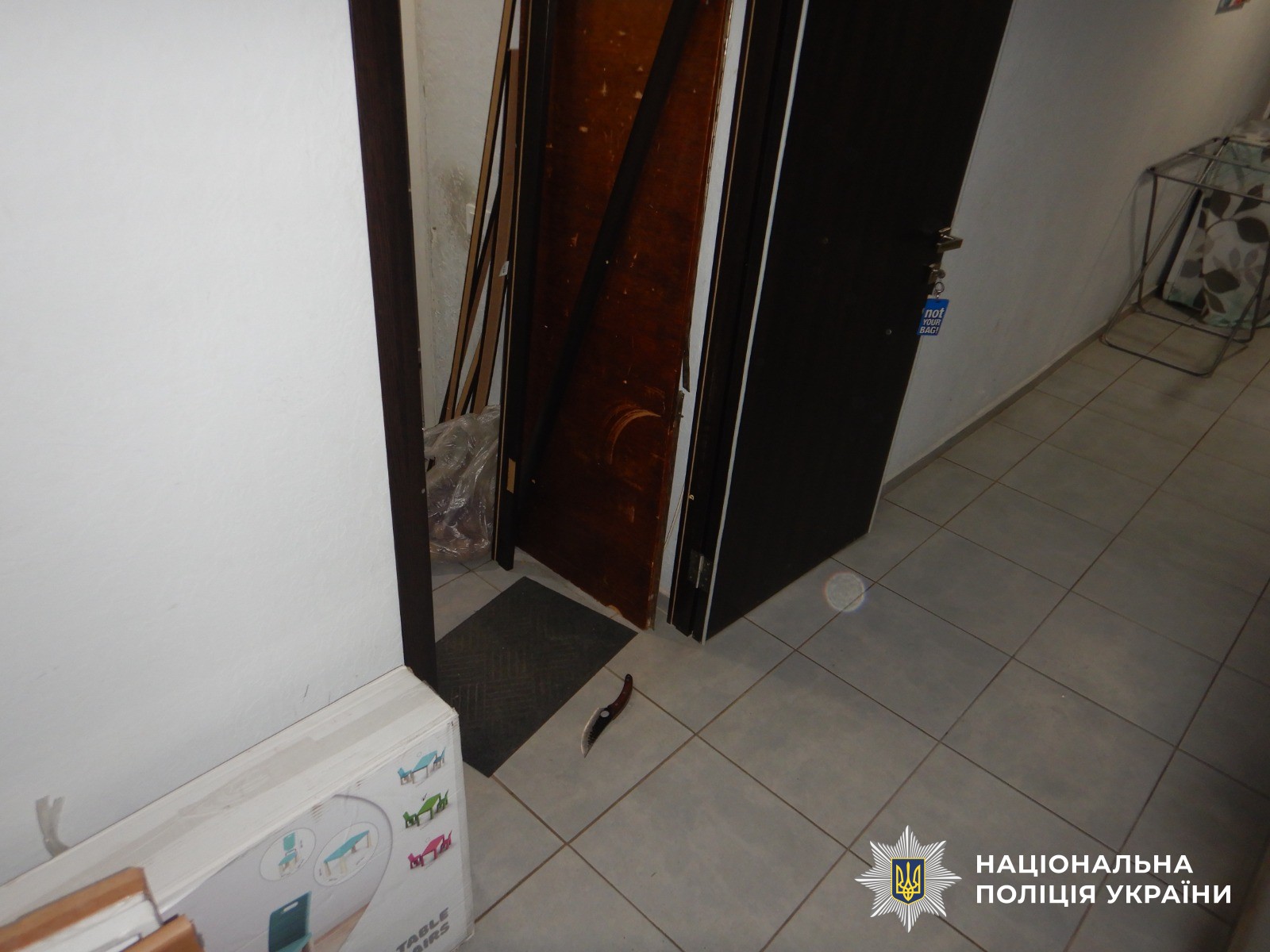 На Львівщині повідомлено про підозру зловмиснику, який поранив ножем поліцейського