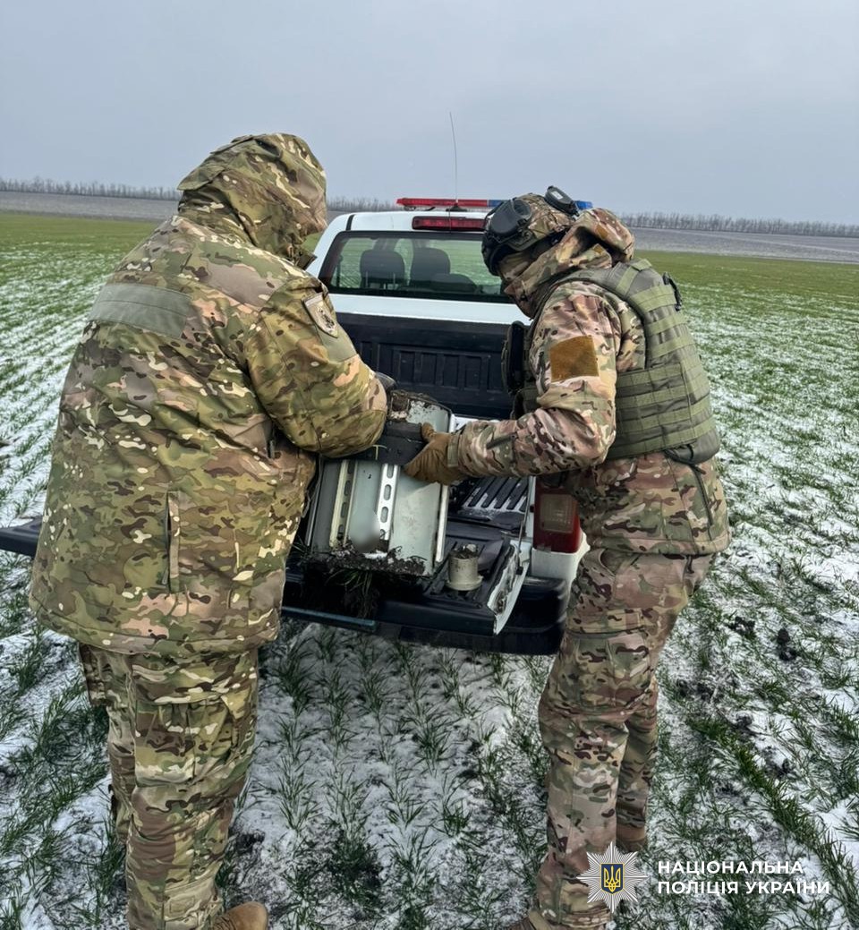 Вибухотехніки працюють