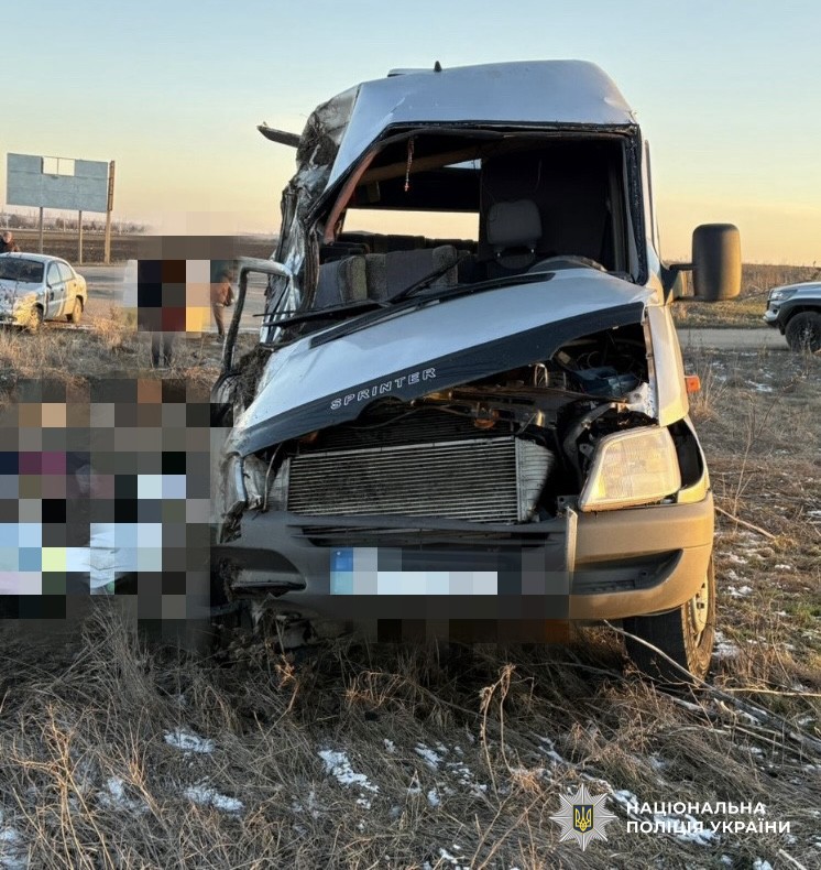 Пошкоджений автомобіль на місці ДТП