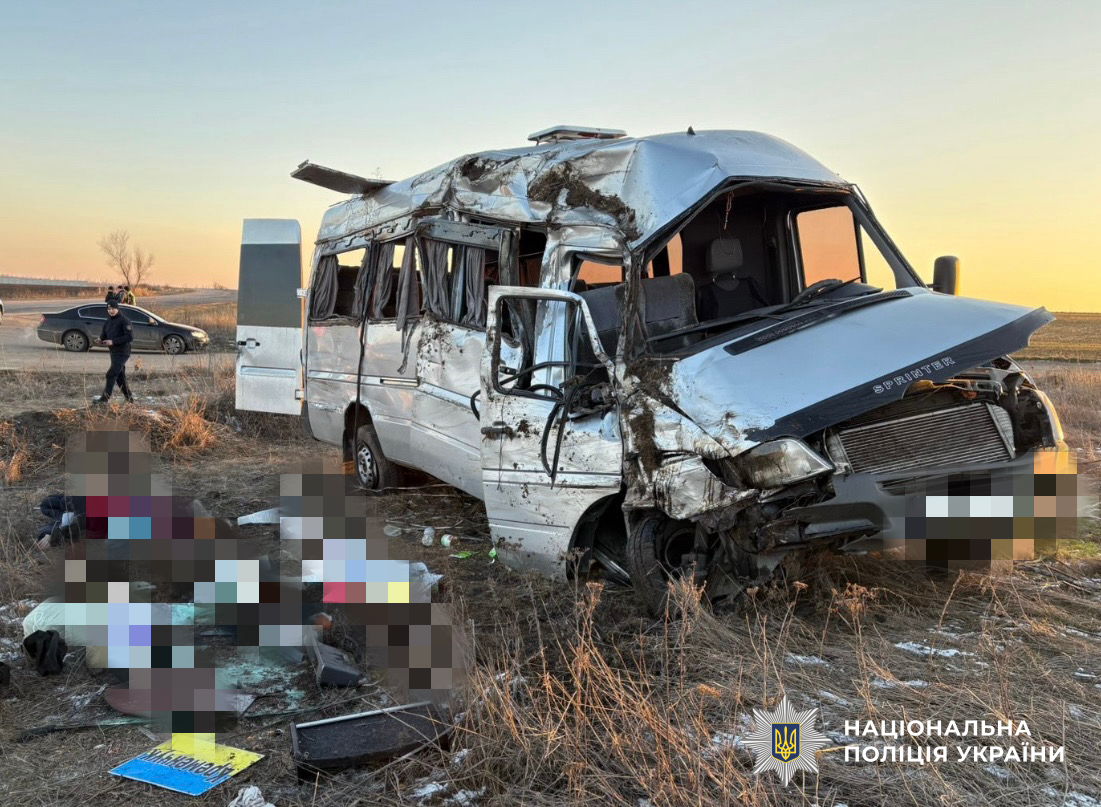 Пошкоджений автомобіль на місці ДТП