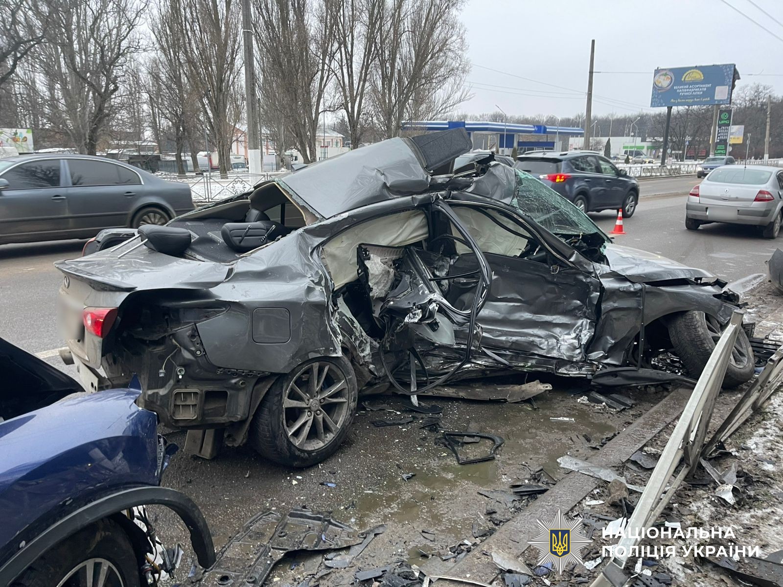 пошкоджений автомобіль на місці ДТП