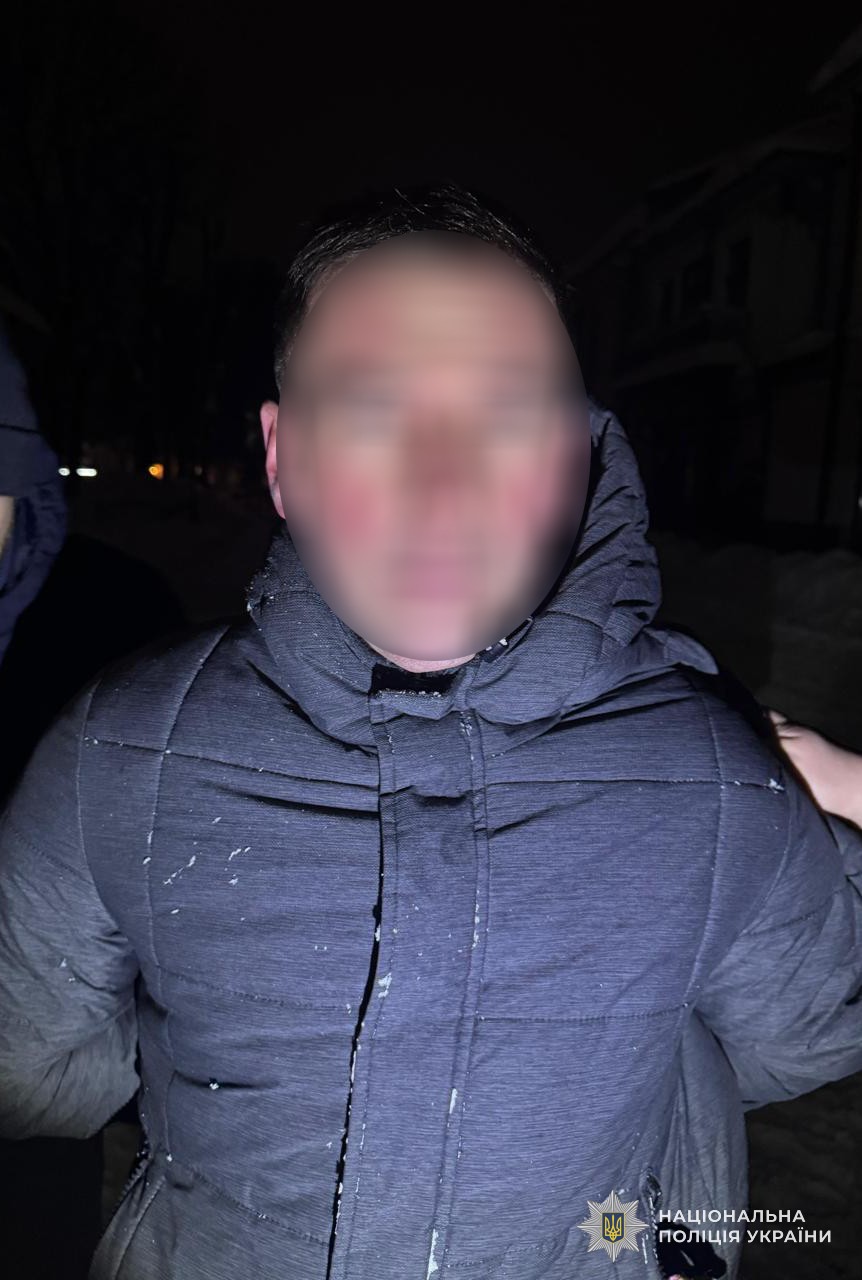 У Бродах поліцейські затримали ділка, підозрюваного у збуті канабісу та незаконному поводженні зі зброєю