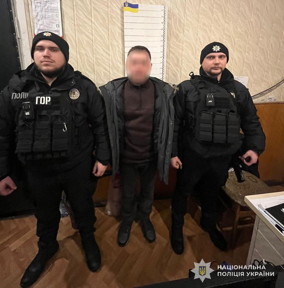 У Бродах поліцейські затримали ділка, підозрюваного у збуті канабісу та незаконному поводженні зі зброєю