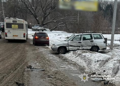 Пошкоджений автомобіль на місці ДТП