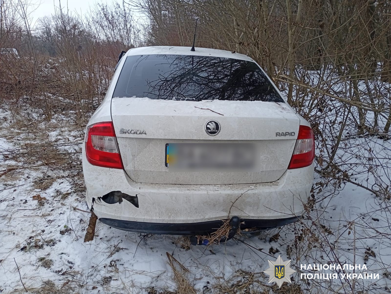 Пошкоджений автомобіль на місці ДТП