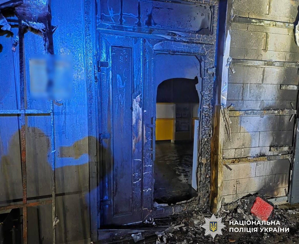 фасад будівлі, пошкоджений внаслідок термічної дії