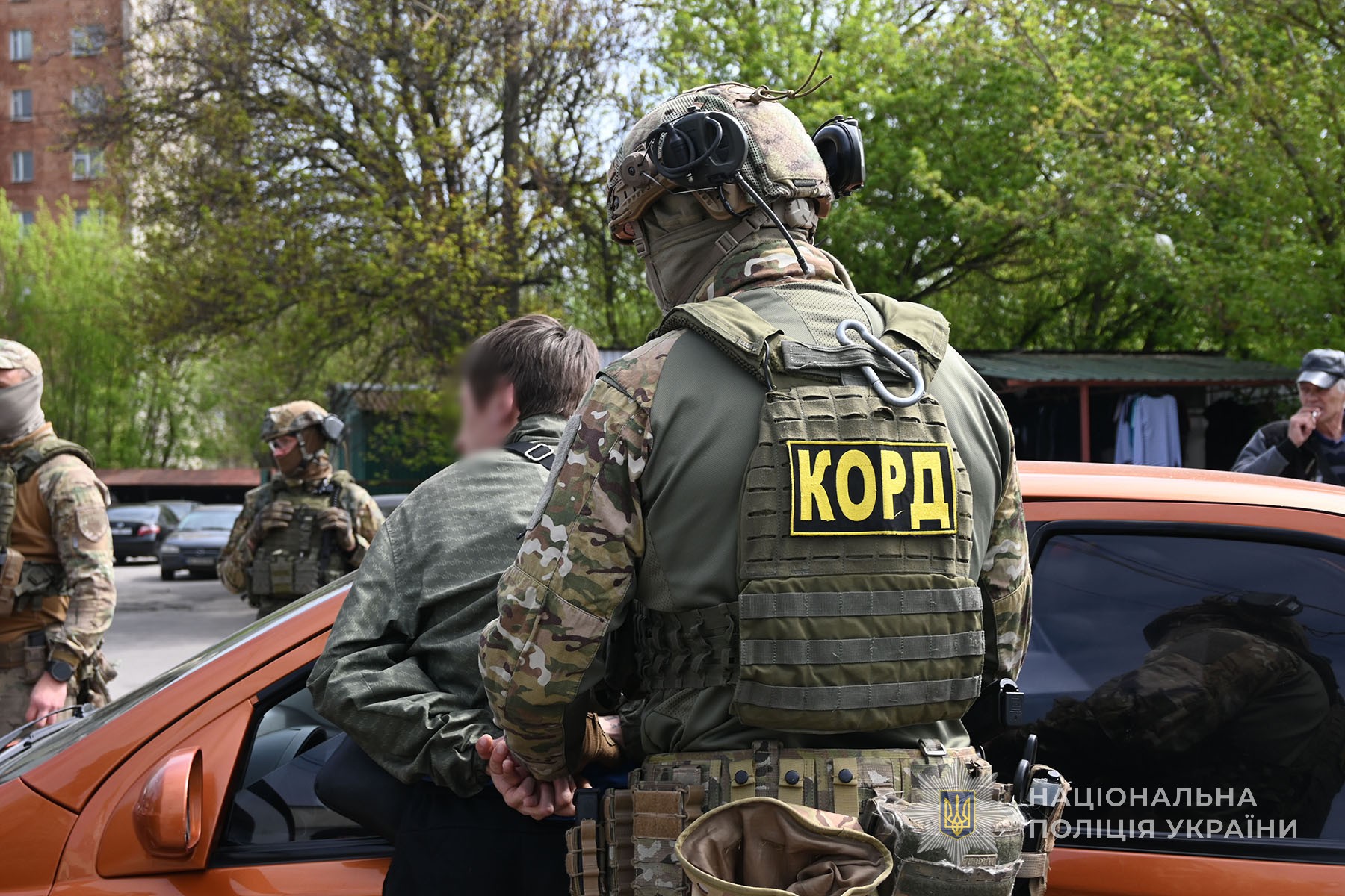 Спецпризначенець КОРД під час затримання наркозбувача на території обласного центру. Квітень 2025 року.