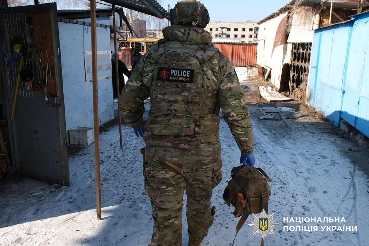 Допомога пораненим після обстрілу