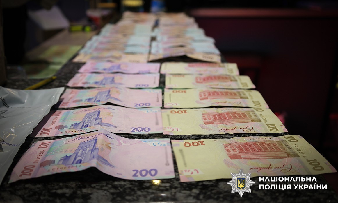 Національна поліція блокувала мережу незаконного продажу екстракту канабісу та кратому в 11 регіонах країни